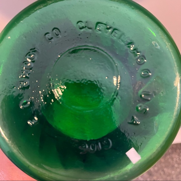 🍀 Green glass vase - Picture 2 of 2